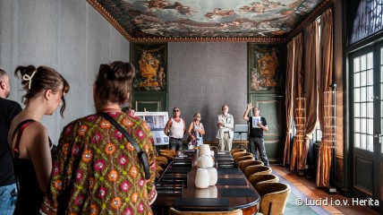 Bezoek met gids aan De Hofkamer